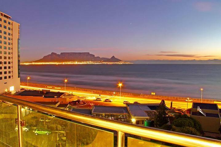 Infinity Oceanview 303A Apartment Bloubergstrand Exterior photo
